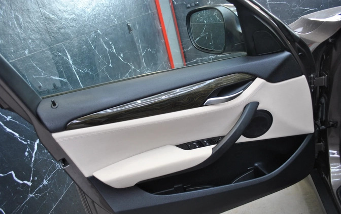 BMW X1 cena 41900 przebieg: 249897, rok produkcji 2010 z Barcin małe 301